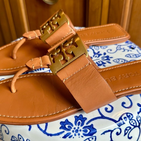 Tory Burch Tan Sandals with Gold Logo - Picture 2 of 5